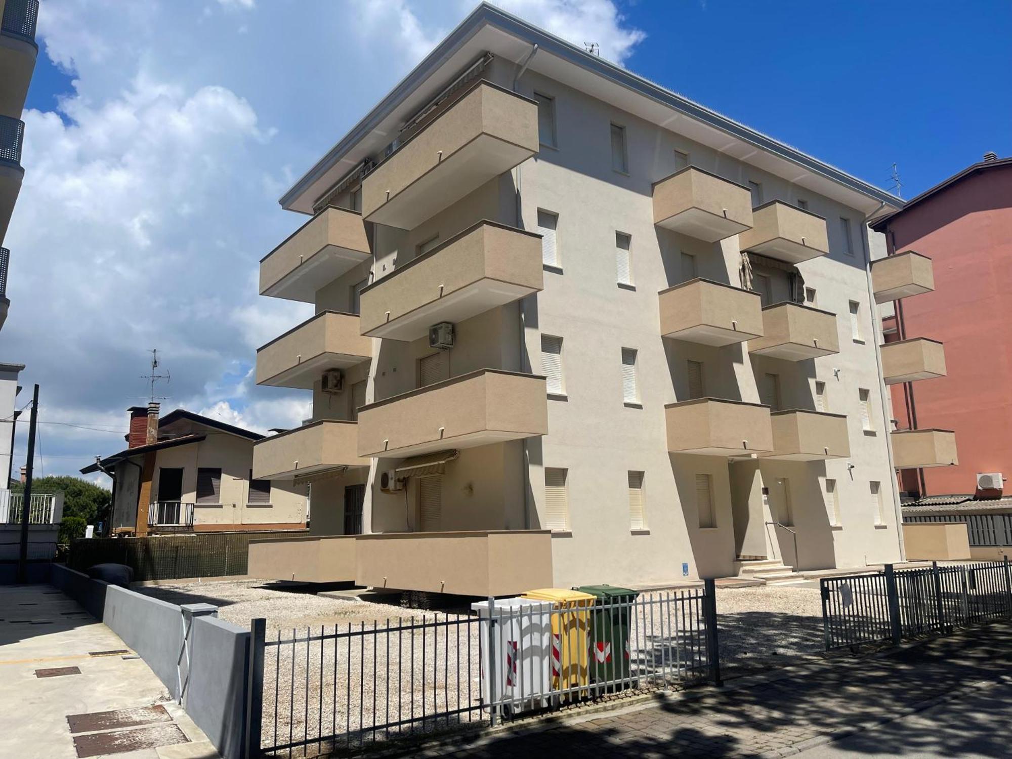 Condominio Cristina - Agenzia Cocal Каорле Экстерьер фото